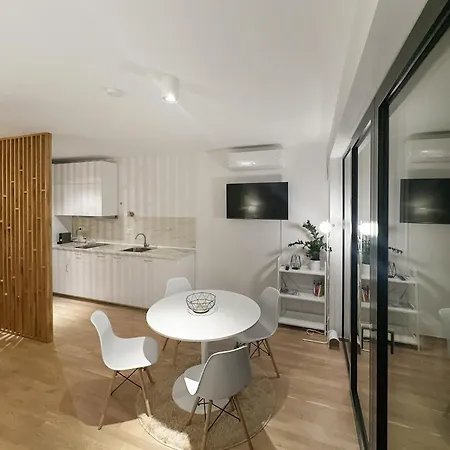 Apartment Number 7