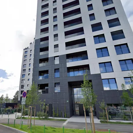 Number 7 Apartment *